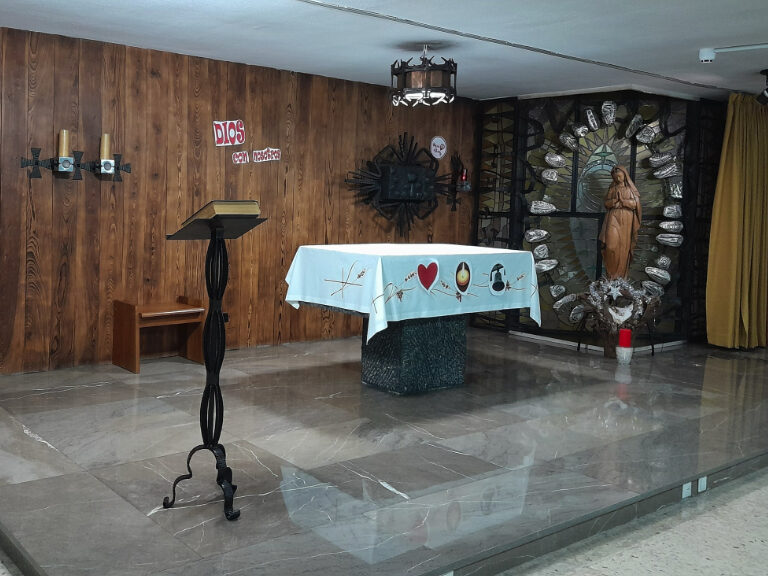 instalaciones-residencia-anunciata-madrid-misa